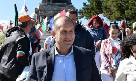 Държавният глава поиска саморазпускане на Народното събрание