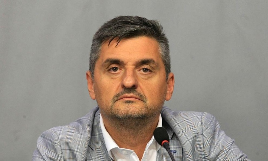 Кандидатът за лидер на БСП Кирил Добрев е оплетен в обществени поръчки