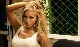 Емануела вече е блондинка (СНИМКА)