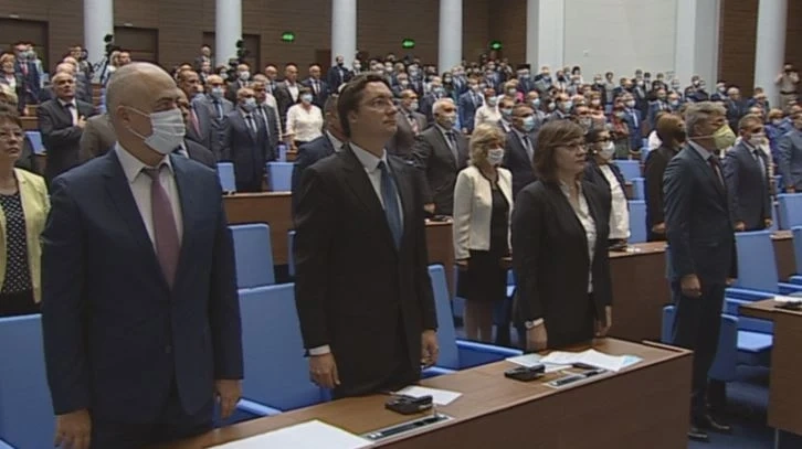 Първо заседание на парламента след ваканцията