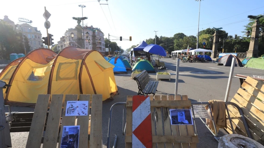 Полиция премахна всички палатки от кръстовищата в София