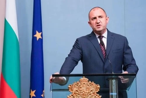 Радев: На площада не е мафията, а българският народ