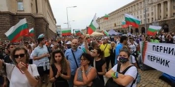 Нов голям протест пред парламента