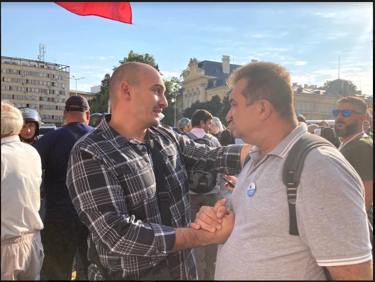 Демокрация и свобода на словото! Журналисти се прегръщат с мафията