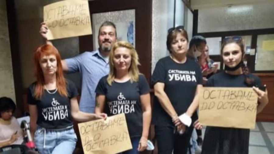 Никола Вапцаров грозно употреби майките