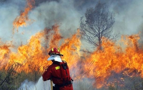 Опасност от пожари обявена за 17 области в страната