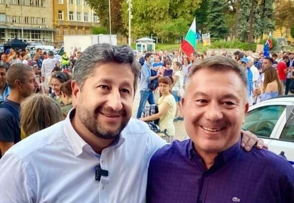 Кого е прегърнал Христо Иванов?
