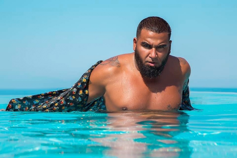 Азис скочи срещу хейтърите