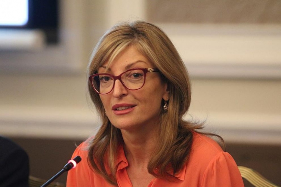 Екатерина Захариева: Все очакваме някой отвън да ни оправи