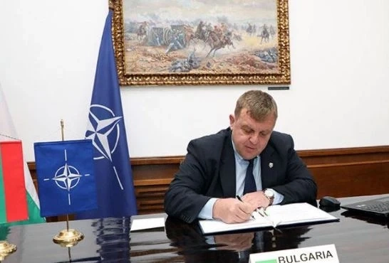 Каракачанов отива в Пентагона. Военен министър не е стъпвал от 10 години