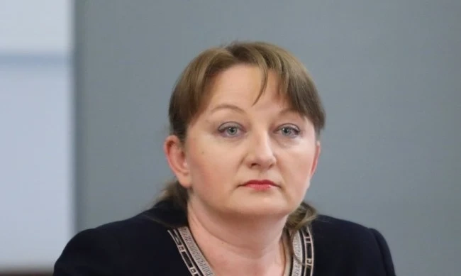 Деница Сачева: Помощ от 300 лв. за всички първокласници