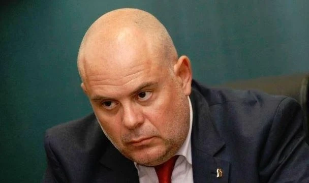 Иван Гешев: Разбихме модерна фабрика за незаконни цигари