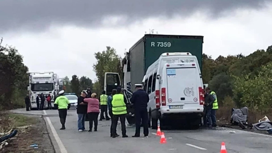 Трима загинали и 16 в болница след тежката катастрофа край Лесово