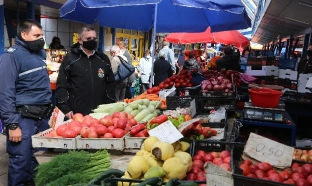 Проверяват общинските пазари за спазване на здравните мерки