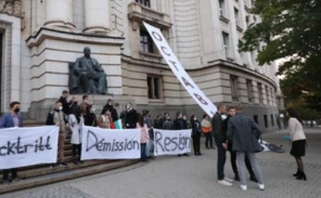 Студенти на протест пред ректората на Софийския университет