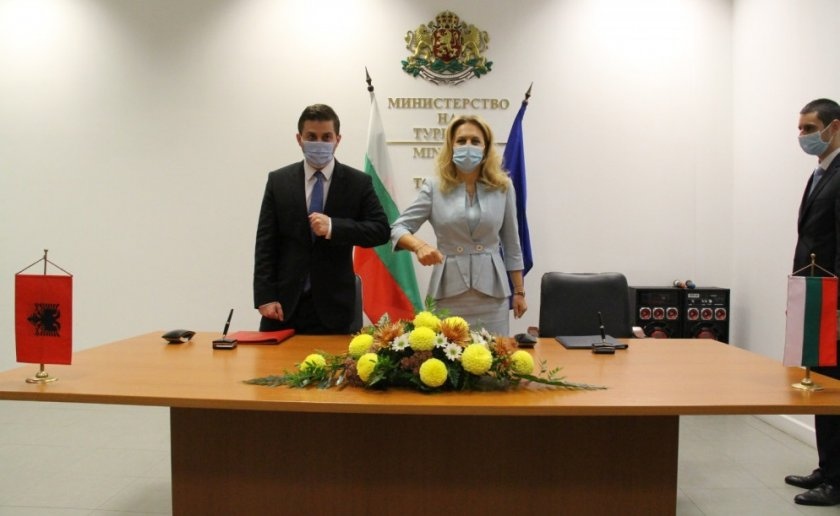 България и Албания ще работят за възстановяване на директните полети София-Тирана