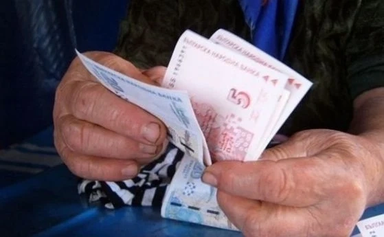 Вдигат минималната пенсия на 300 лева от 1 януари