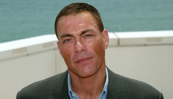 Жан Клод Ван Дам зове българските власти да спасят малка чихуахуа (ВИДЕО)