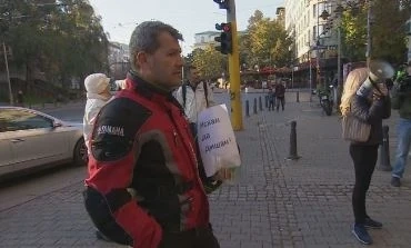 Протест срещу маските пред Министерството на здравеопазването