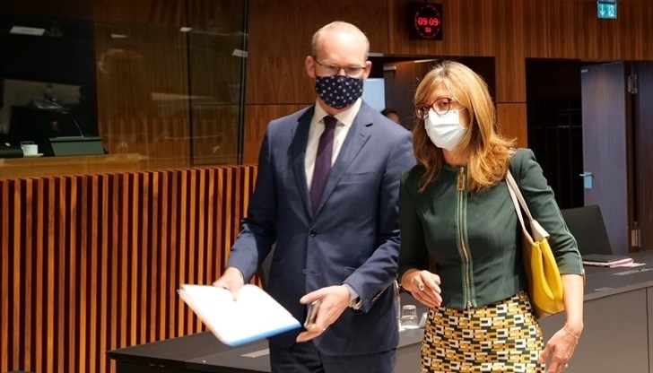 Захариева също е била контактна, но е пътувала