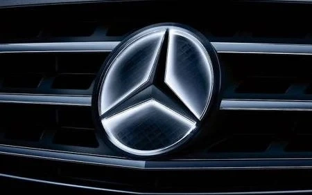 Светещата емблема на Mercedes е опасна