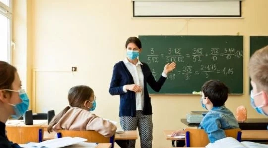 Без затваряне на училища, само превключване на онлайн обучение
