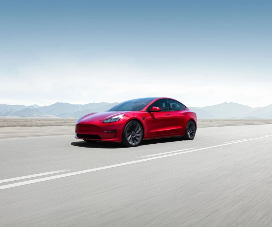 Tesla изтегля 50 хил. електромобила заради проблем с окачването