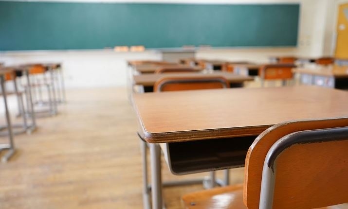 Хиляди гимназисти и студенти минават на онлайн обучение