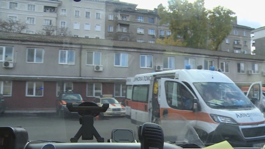 33-годишен мъж с COVID-19 почина, докато чака линейка