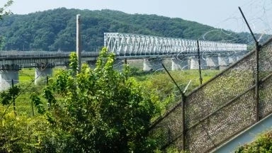 Северна Корея се предпазва от коронавируса с противопехотни мини по границите