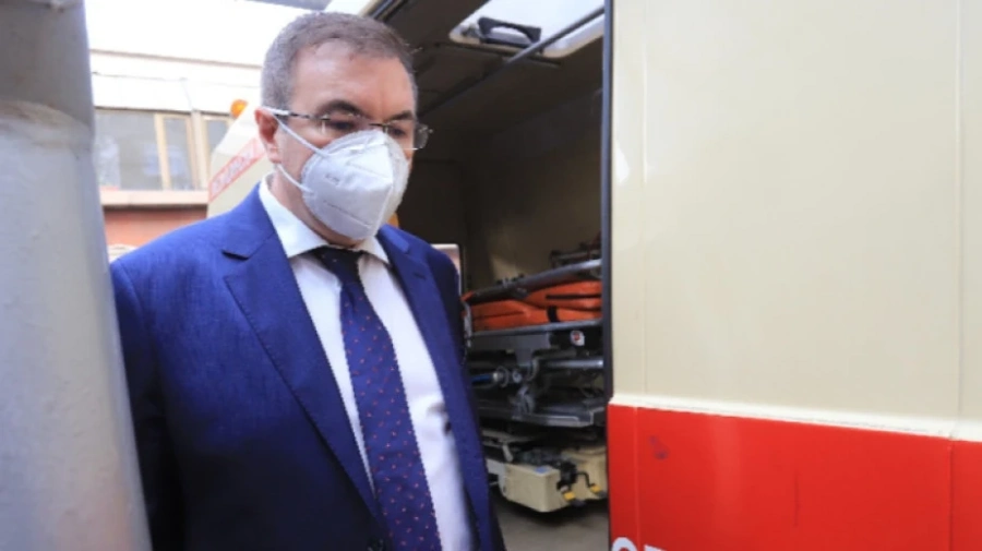 Мобилни екипи за бързи тестове за коронавирус пред всяка държавна болница
