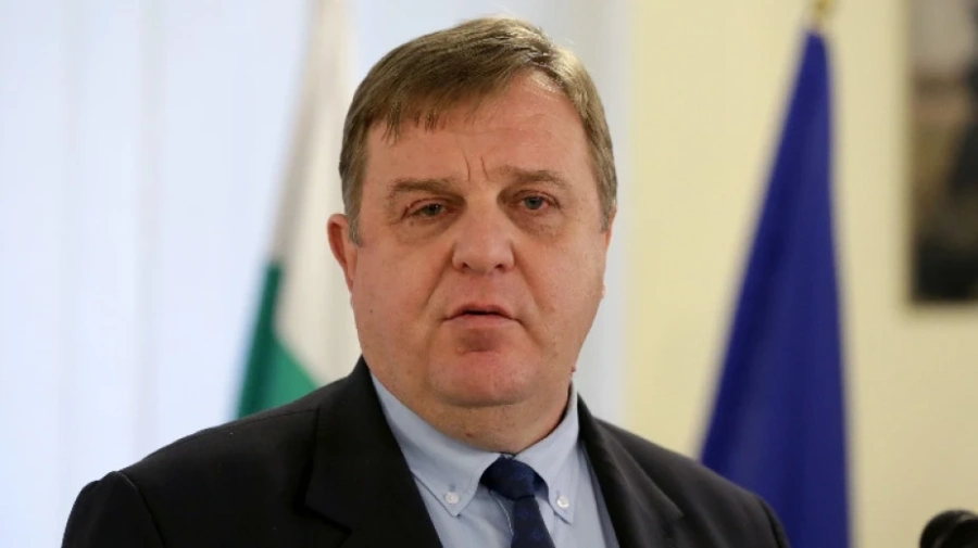 Каракачанов: Македония сама спира своя път