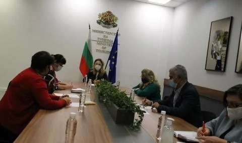 Николова се срещна с Обединение Бъдеще за туризма