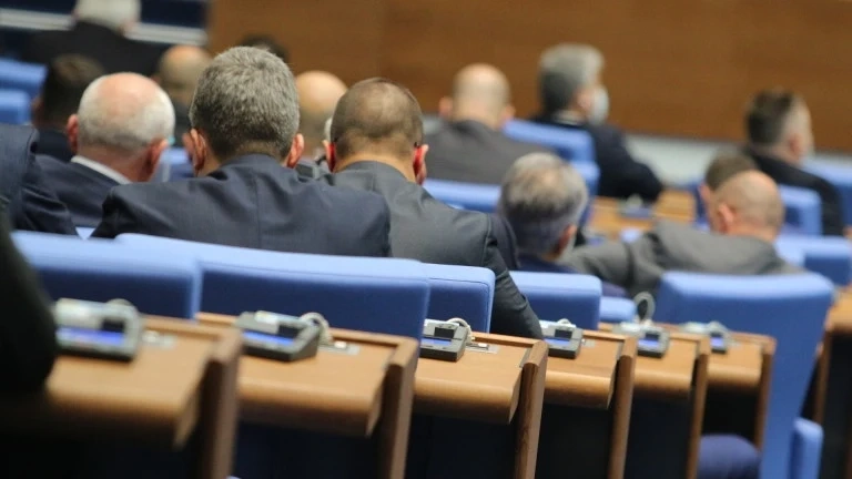 Парламентът одобри бюджетите на НЗОК и ДОО за 2021 г. на първо четене