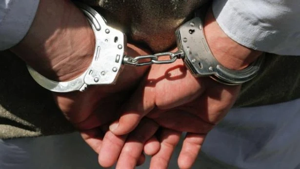 Задържаха 18 бежанци в бус на път за Сърбия