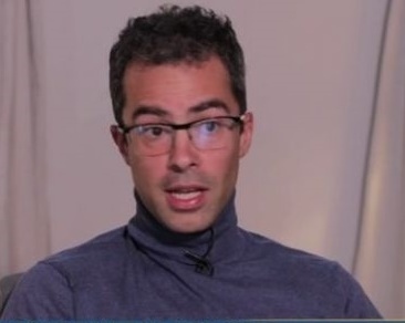 Константин Кръстев от ХелпКарма не е член на \