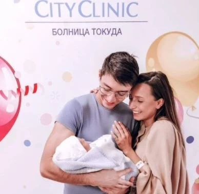Изписаха влогърката Антоанет Пепе и бебето й