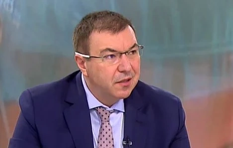 Здравният министър: Няма недостиг на лекарства, не се презапасявайте