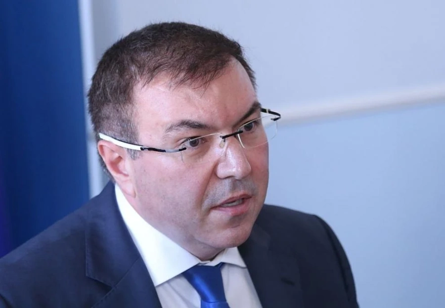 Нова заповед на здравния министър. Всички ученици от 5 до 12 клас вкъщи