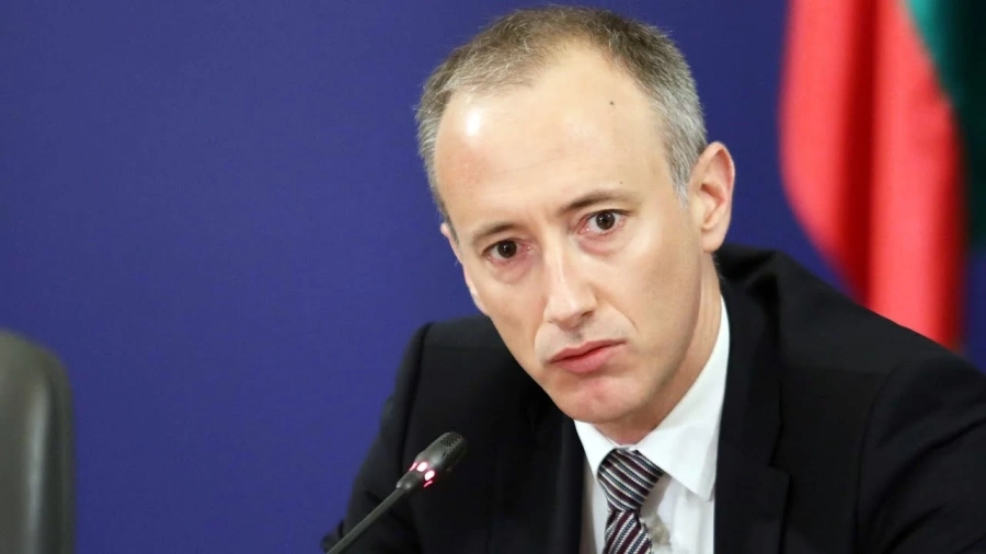 Вълчев: Не се обсъжда удължаване на коледната ваканция или на учебната година