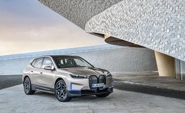 Електрическото BMW iX - 500 коня, над 600 км пробег