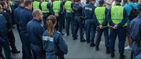 Полицаите възмутени, не искат пари от децата на България