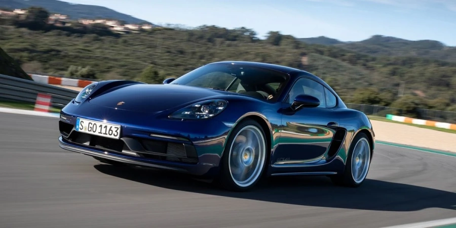 Porsche разработва синтетично гориво