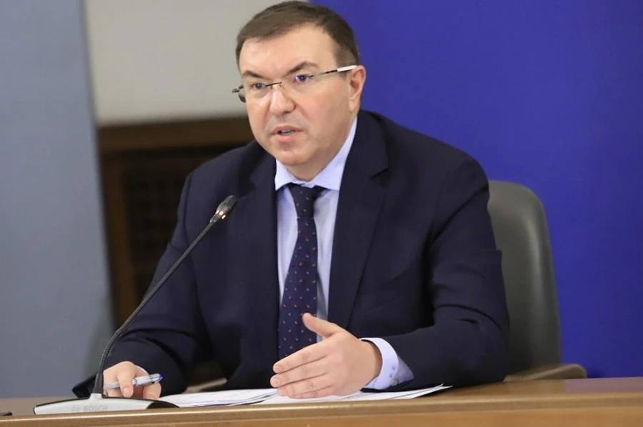 Здравният министър вече е с още двама заместници