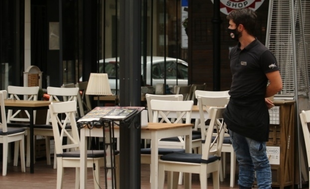 Заведенията и моловете в Сърбия ще работят до 18.00 ч.