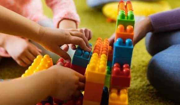 Фандъкова предлага две дежурни детски градини в София за децата на медици от COVID отделенията