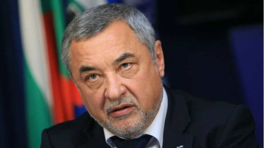 Валери Симеонов иска пълно затваряне на страната