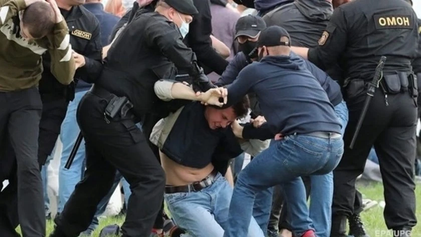Над 250 задържани при протестите в Беларус