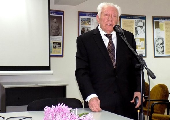 Почина журналистът Христо Шарлопов