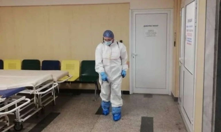 Разобличиха Корнелия Нинова като нагласена санитарка